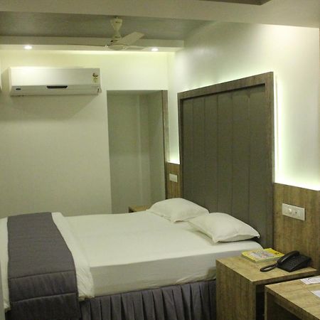 Hotel Nimantran Navi Mumbai Exterior foto