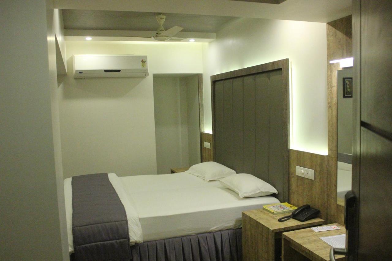 Hotel Nimantran Navi Mumbai Exterior foto