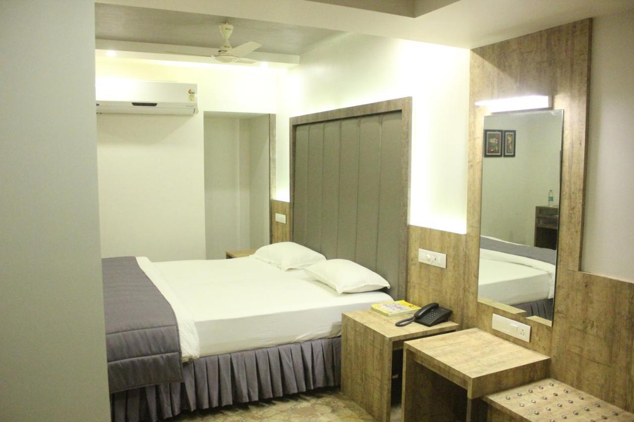 Hotel Nimantran Navi Mumbai Exterior foto