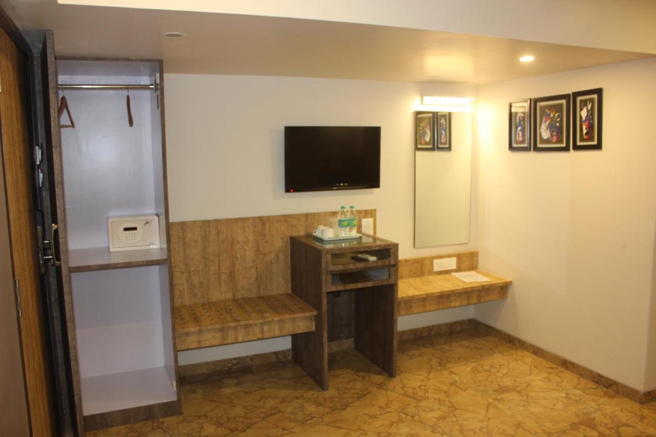 Hotel Nimantran Navi Mumbai Exterior foto