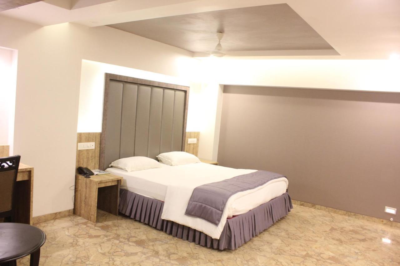 Hotel Nimantran Navi Mumbai Exterior foto