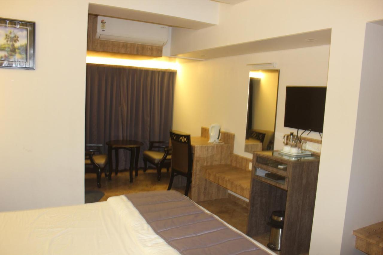 Hotel Nimantran Navi Mumbai Exterior foto