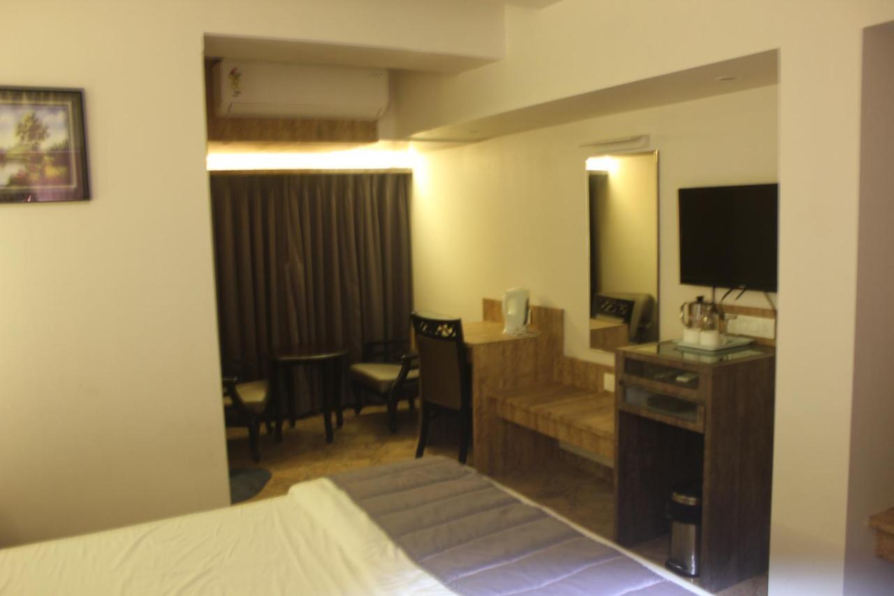 Hotel Nimantran Navi Mumbai Exterior foto
