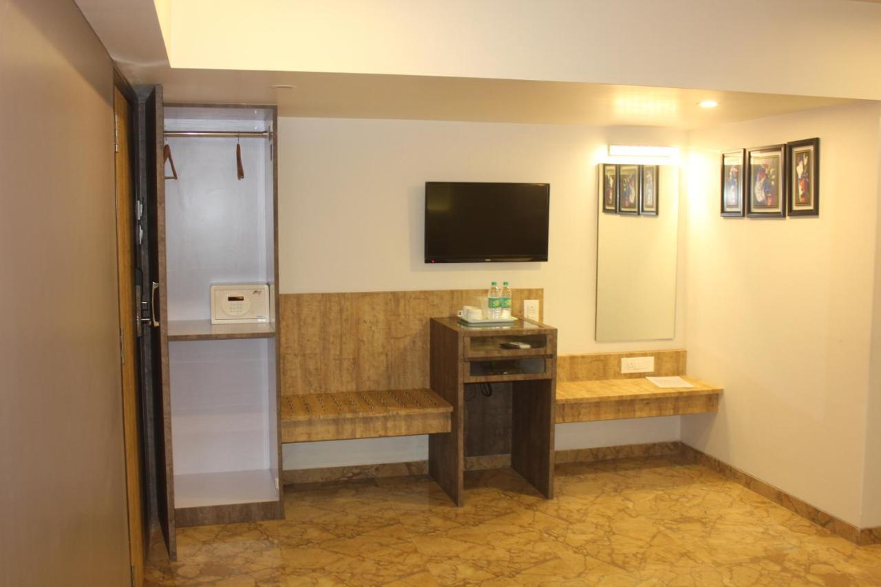 Hotel Nimantran Navi Mumbai Exterior foto