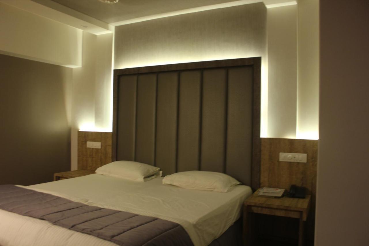 Hotel Nimantran Navi Mumbai Exterior foto